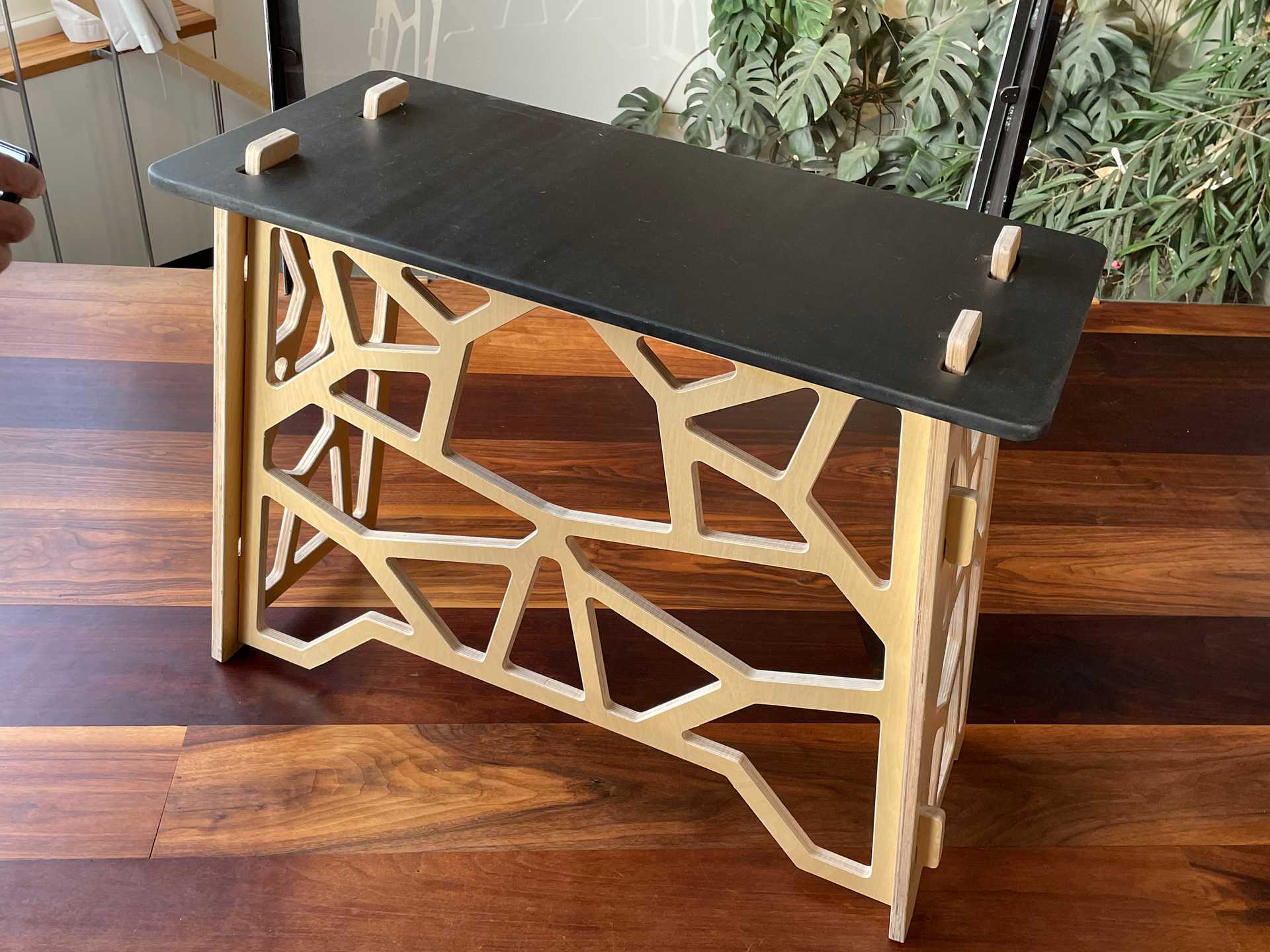 Voronoy desk