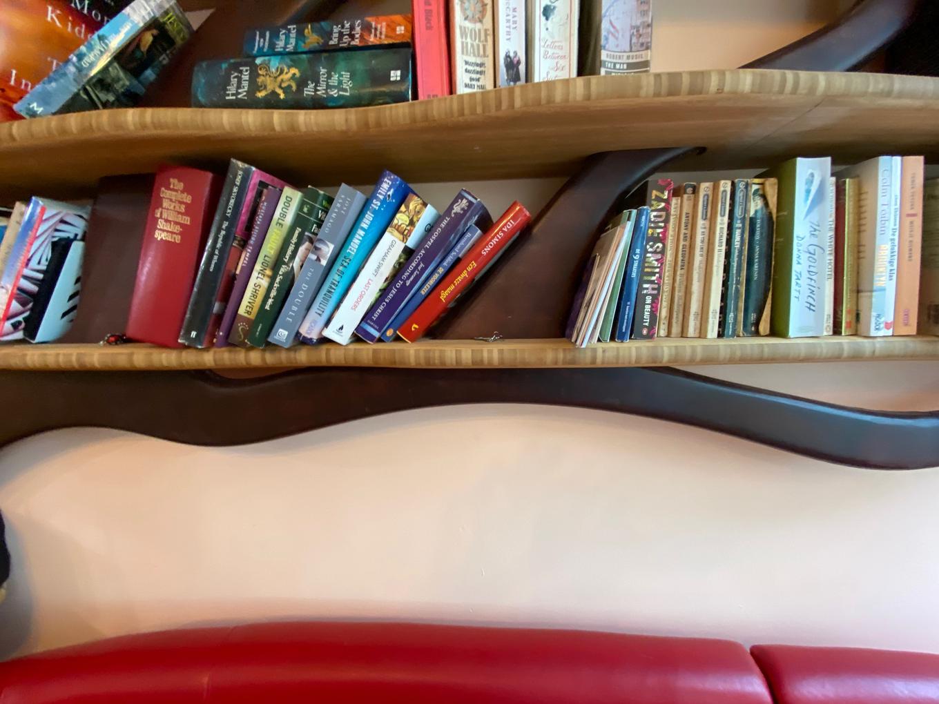 boomkast met boeken12